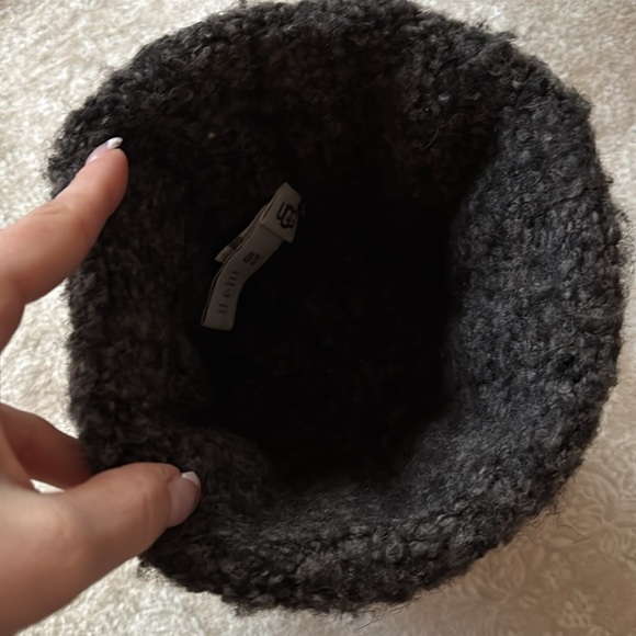 UGG Curly Boucle Chunky Knit Cuffed Beanie Hat Wool Blend Leather Logo Dark Gray main image 5